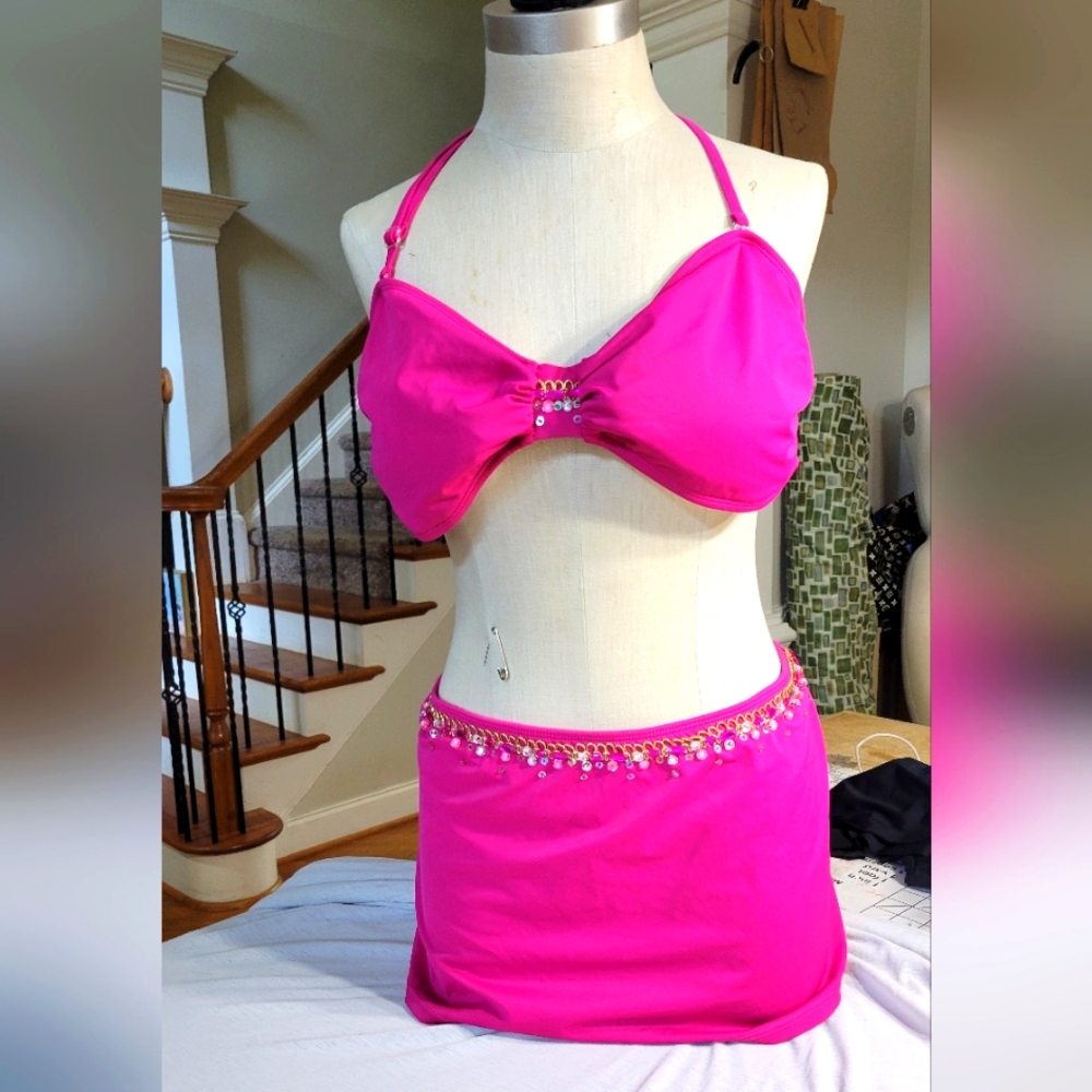 Plus-Size - Picture 1 of 5